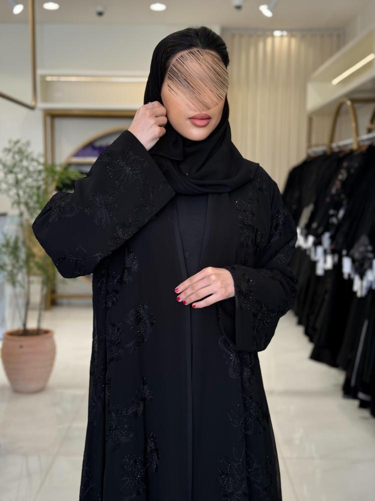 عباية قمره بقماش شيفون بتطريز هاري بفصوص اسود