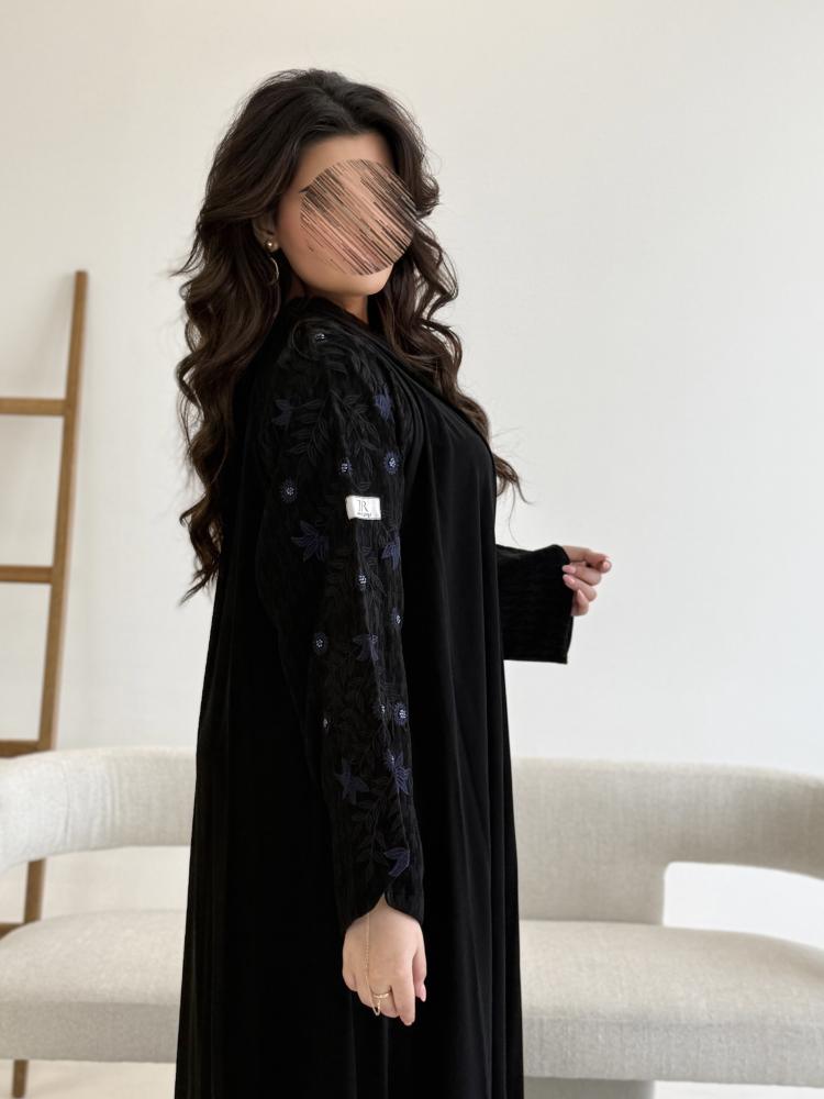 عباية لونيم بقماش ملكي تطريز بالكم  اسود مع كحلي