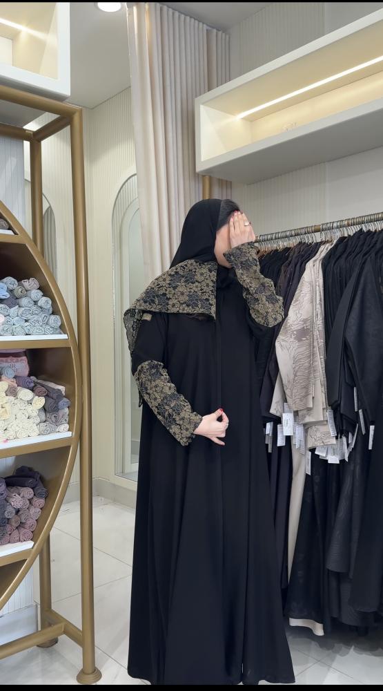 عباية علو بقماش كريب ملكي تدخيلات دانتل بيج