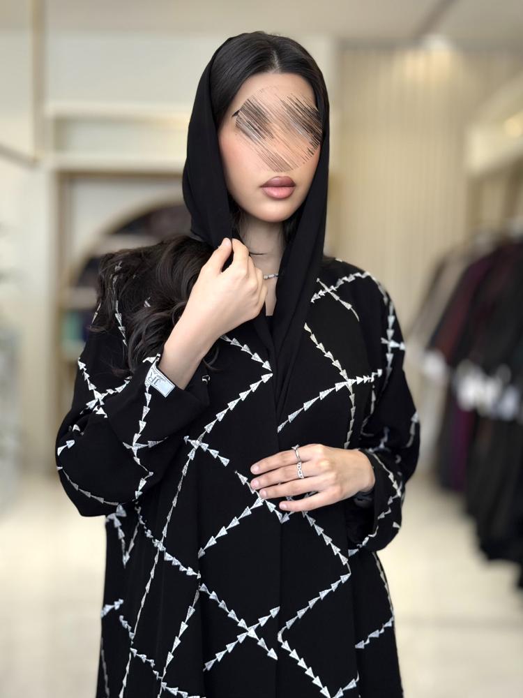 عباية ميسان بقماش كريب الابداع بتطريز  ابيض