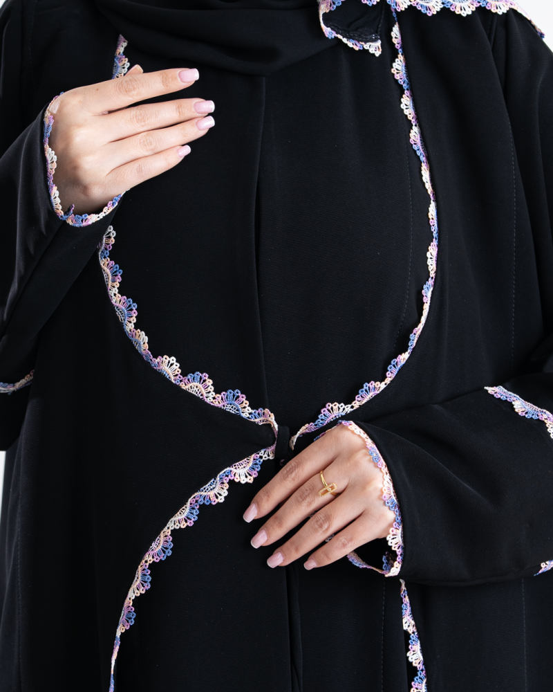 عباية ايلول بقماش كريب ملكي مزين بكلفه بنفسجي 2