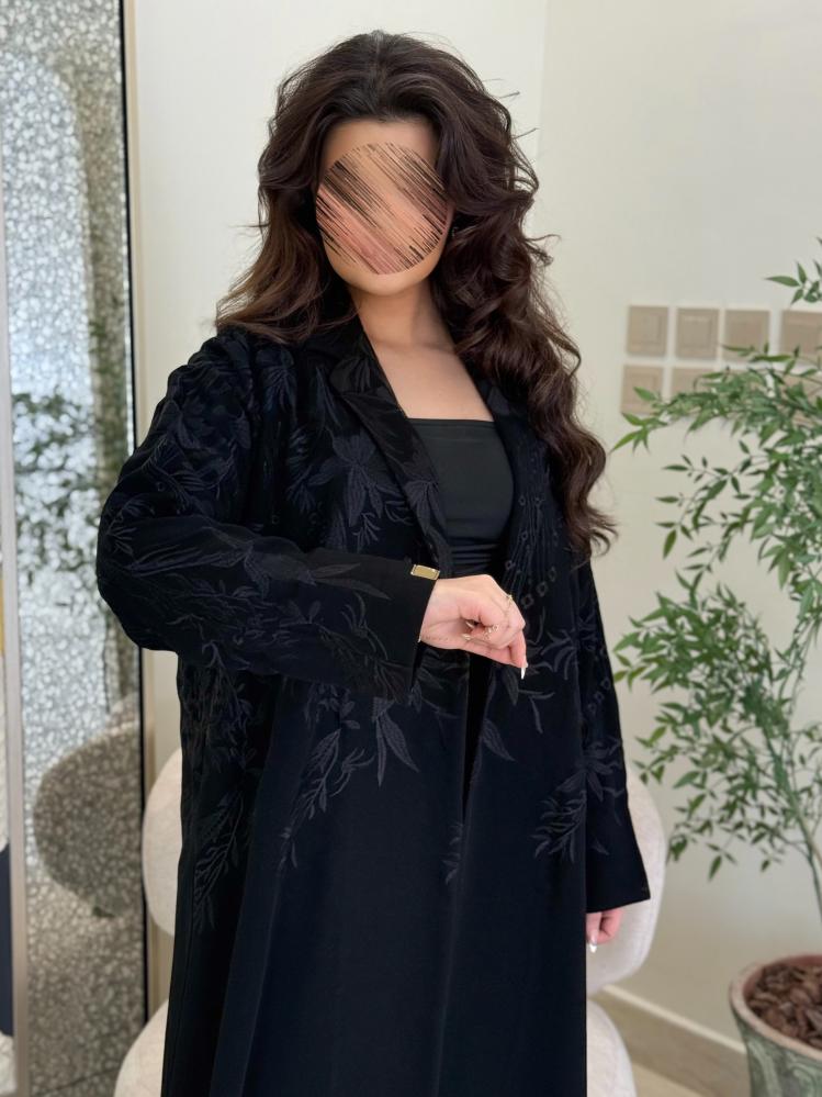 عباية انجيلا بقماش كريب الفخامه بتطريز اسود