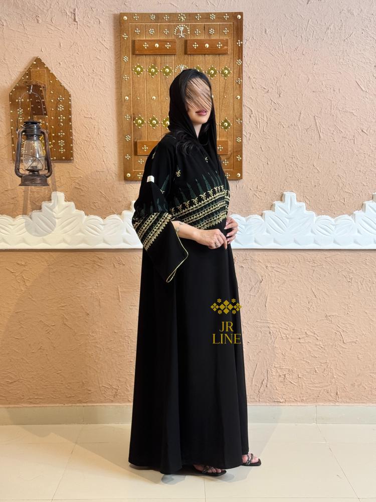 عباية امجاد بقماش كريب الاناقه تدخيلات ملكي مطرز ذهبي