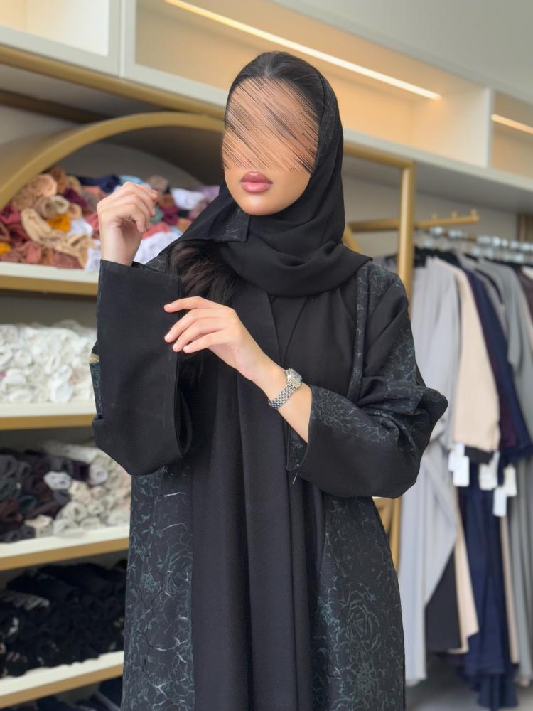 عباية اسيله بقماش كريب الاناقة تدخيلات جاكار  زيتي