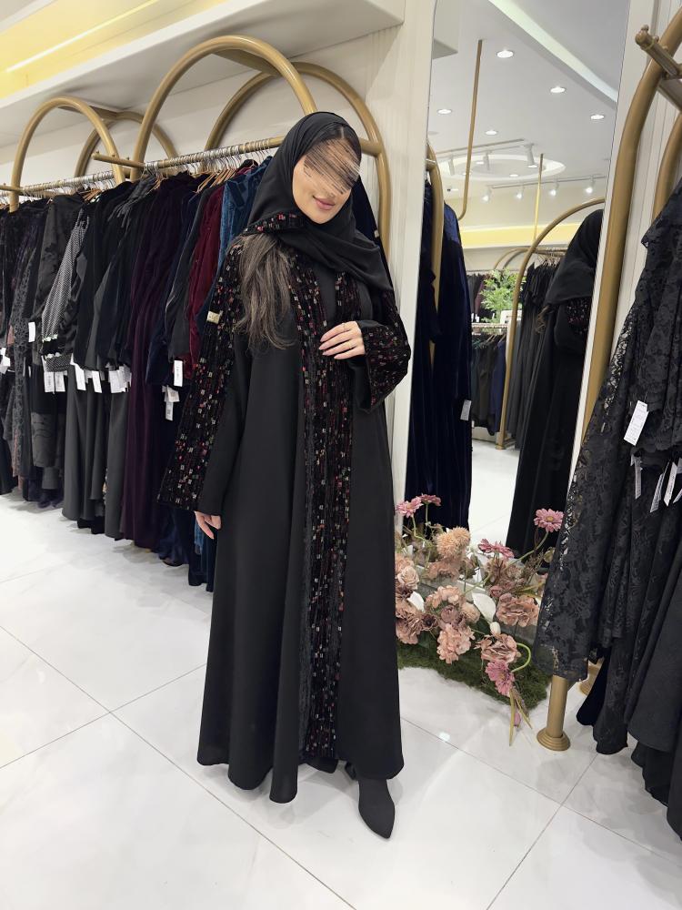 عباية مريام بقماش كريب الاناقة مع مخمل مطرز
