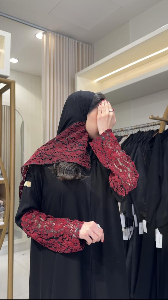 عباية علو بقماش كريب ملكي تدخيلات دانتل عنابي