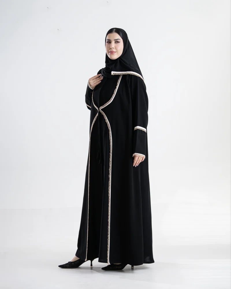 عباية ايلول بقماش كريب ملكي مزين بكلفه بيج