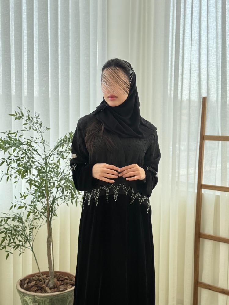 عباية اغادير بقماش مخمل كوري تدخيلات جاكار شتوي اسود