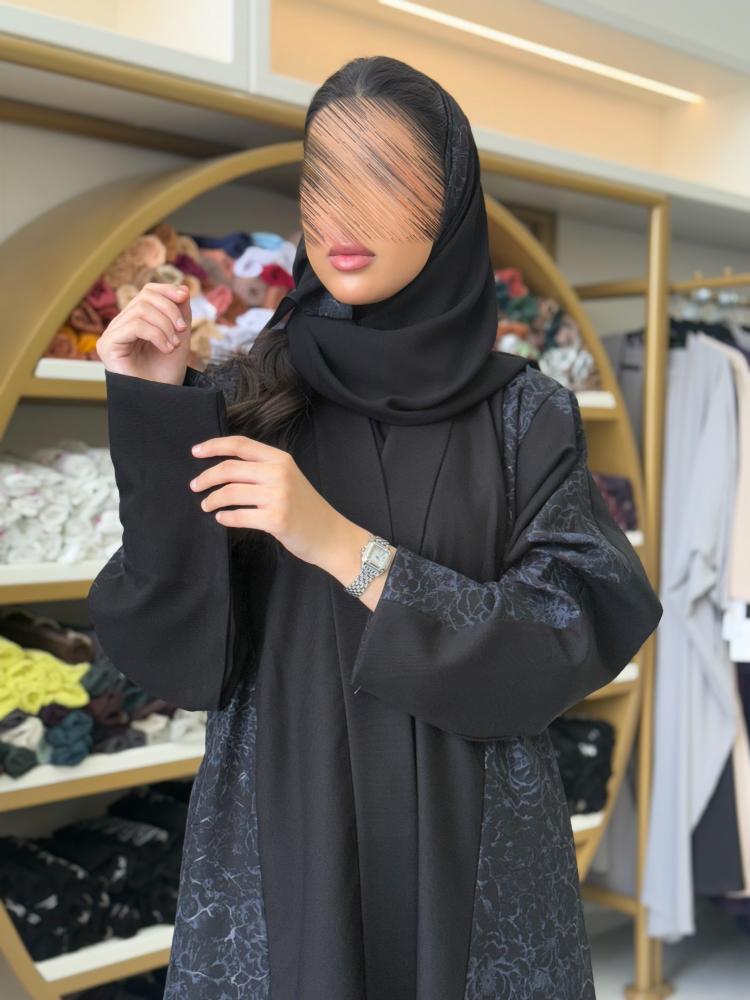 عباية اسيله بقماش كريب الاناقة تدخيلات جاكار كحلي