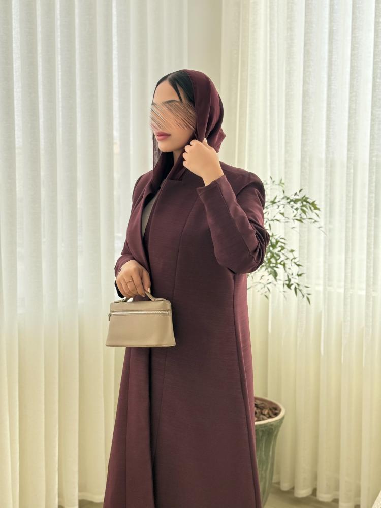 عباية رزان بقصه بليزر بقماش كريب سلك بلمعه خفيفه عنابي