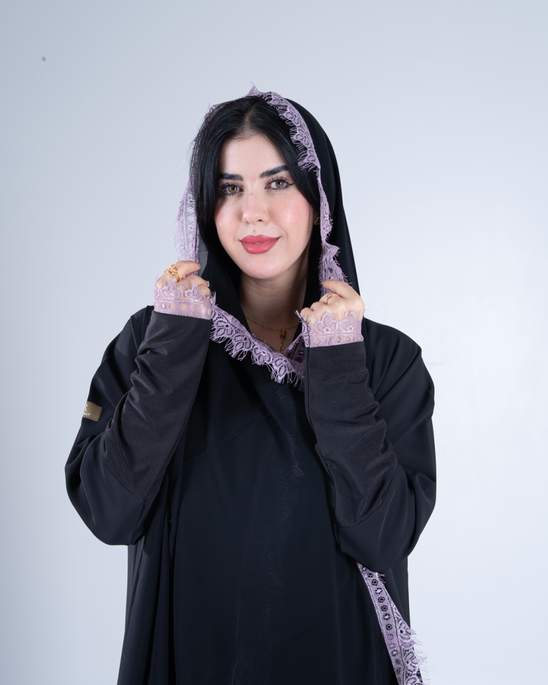 عباية ماس بقماش كرز مزين بدانتل بنك