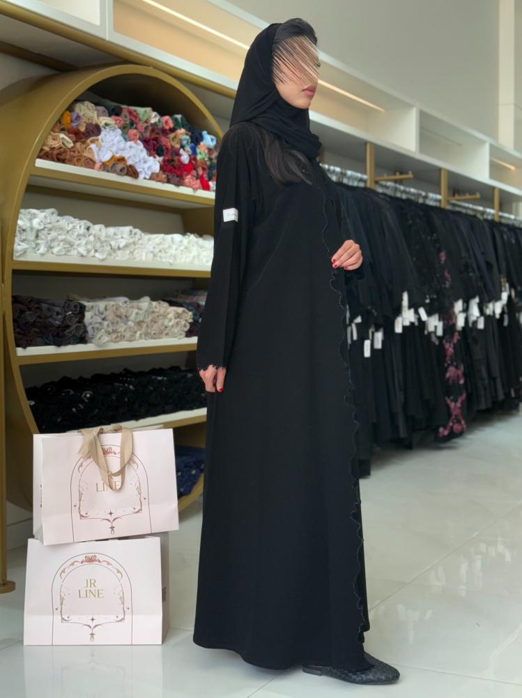 عباية حنان بقماش كريب سرميك مزين بكرستال