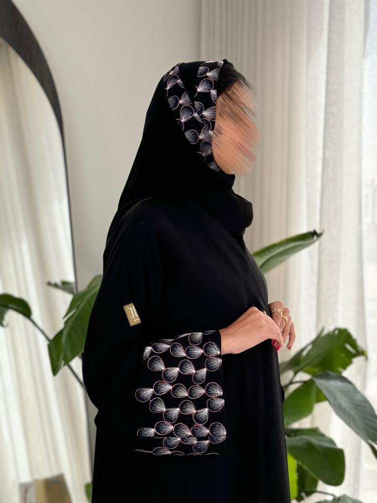 عباية حلا ا بقماش انترنت تطريز وردي
