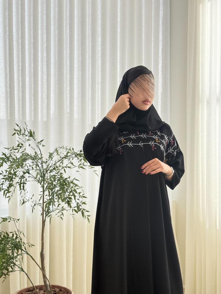 عباية مرنان بقماش كريب الابداع بتطريز بالصدر