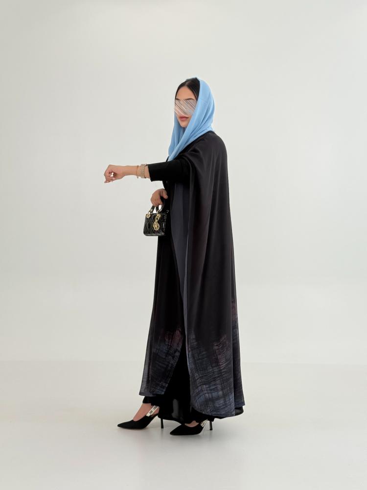 عباية سيرا بقماش بلاك بيري مع شيفون برسم سماوي