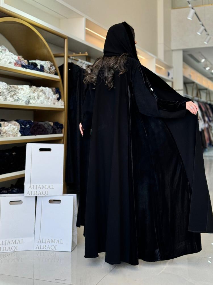 تشكيلة شتاء 2025 -عباية زهور بليزر مخمل مع كريب الابداع