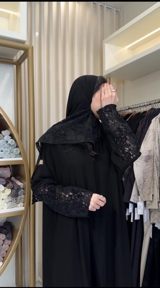 عباية علو بقماش كريب ملكي تدخيلات دانتل اسود