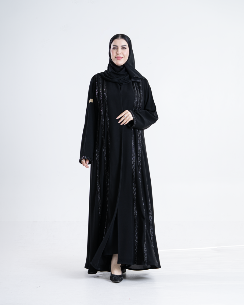 عباية لوني بقماش كريب ملكي مزين بشك اسود