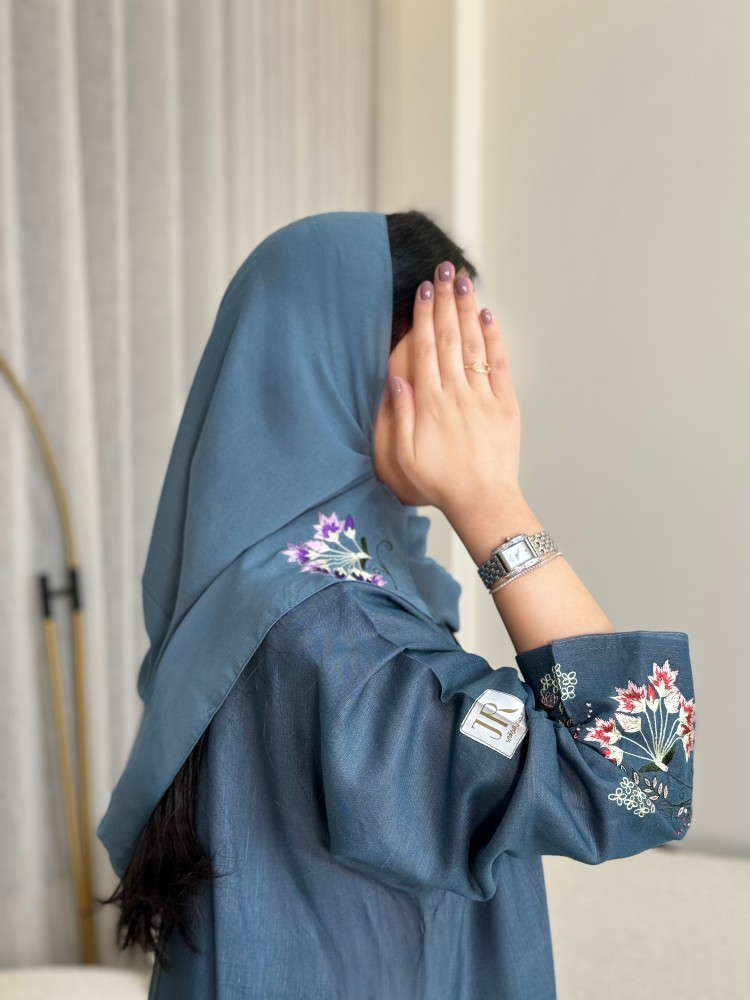 عباية ارين بقماش لنن بحياكه يدويه - سماوي
