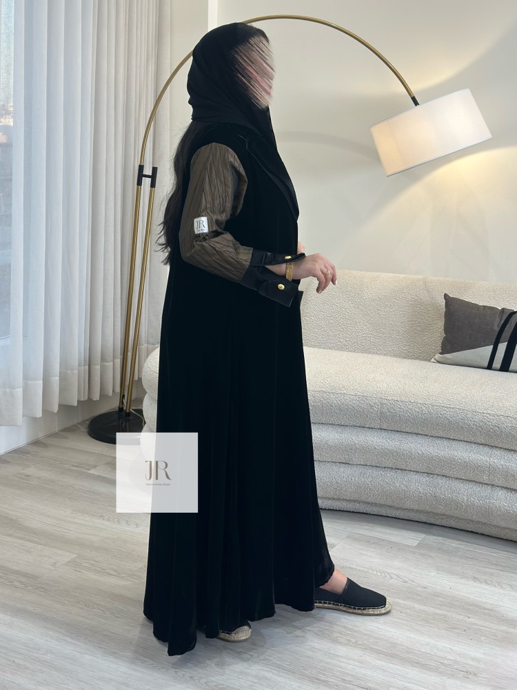 عباية زاهده مخمل اسود باكمام جاكار - ذهبي