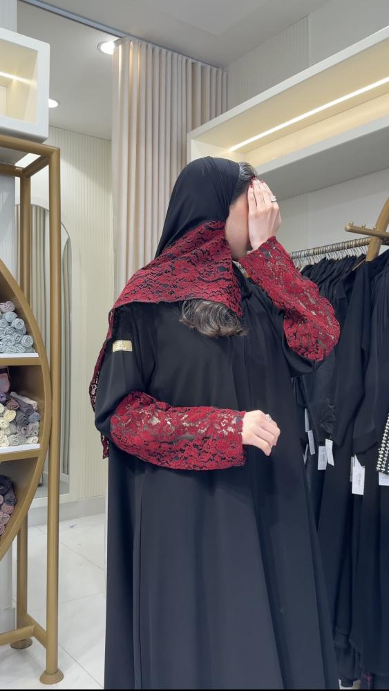 عباية علو بقماش كريب ملكي تدخيلات دانتل عنابي