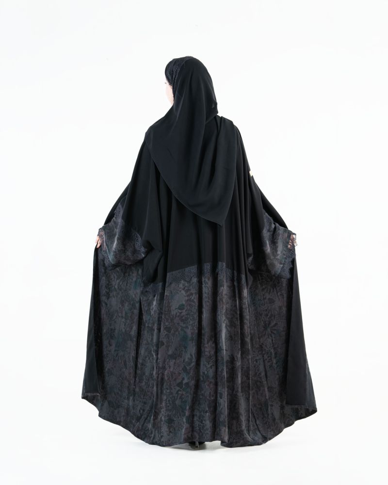عباية مرجانه بقماش كريب ملكي مع حرير تركي مزين بدانتل