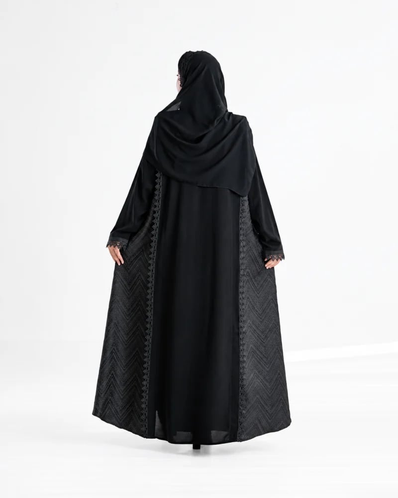 عباية داريا بقماش كريب ملكي تدخيلات جاكار 2