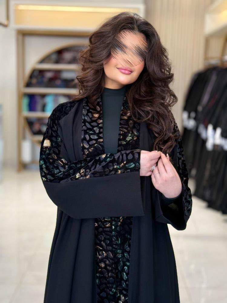 عباية غلا بقماش كريب الاناقه تدخيلات مخمل زيتي