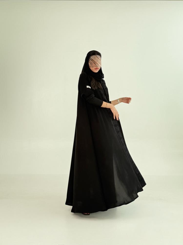 عباية غاليه بقماش انترنت كم استرتش تطريز ورد اسود دبل كلوش