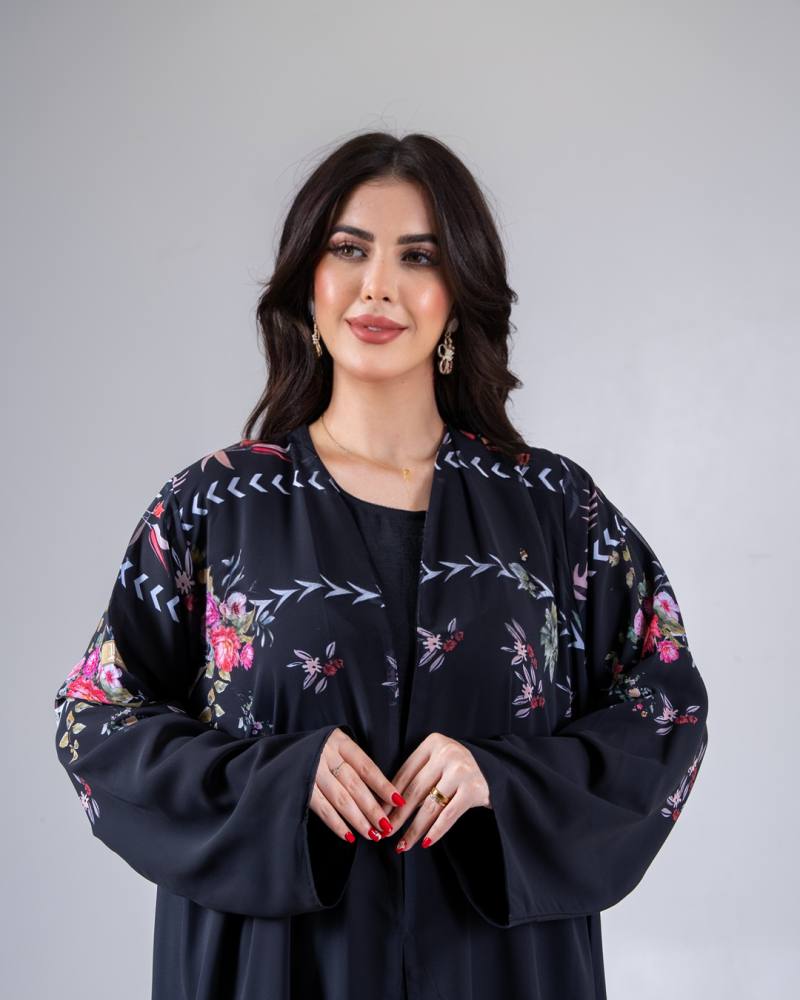 عباية سوداء من قماش الشيفون المبطن وطبعة ورد