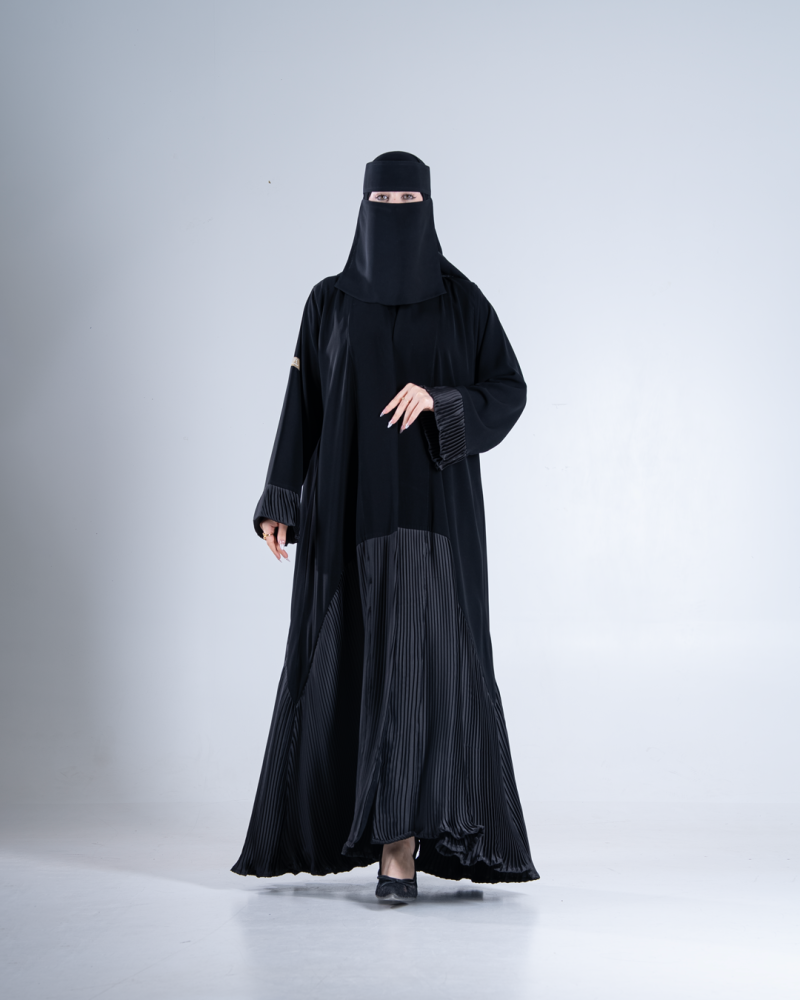 عباية روى بقماش كريب ملكي  مزين بكسرات