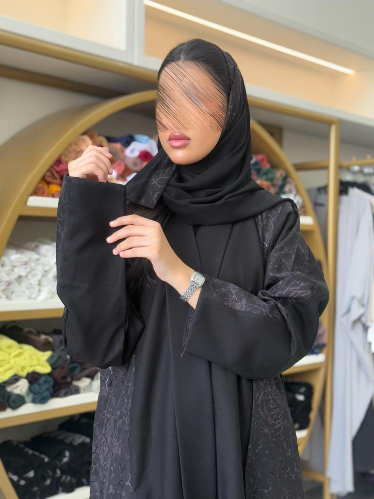 عباية اسيله بقماش كريب الاناقة تدخيلات جاكار موف