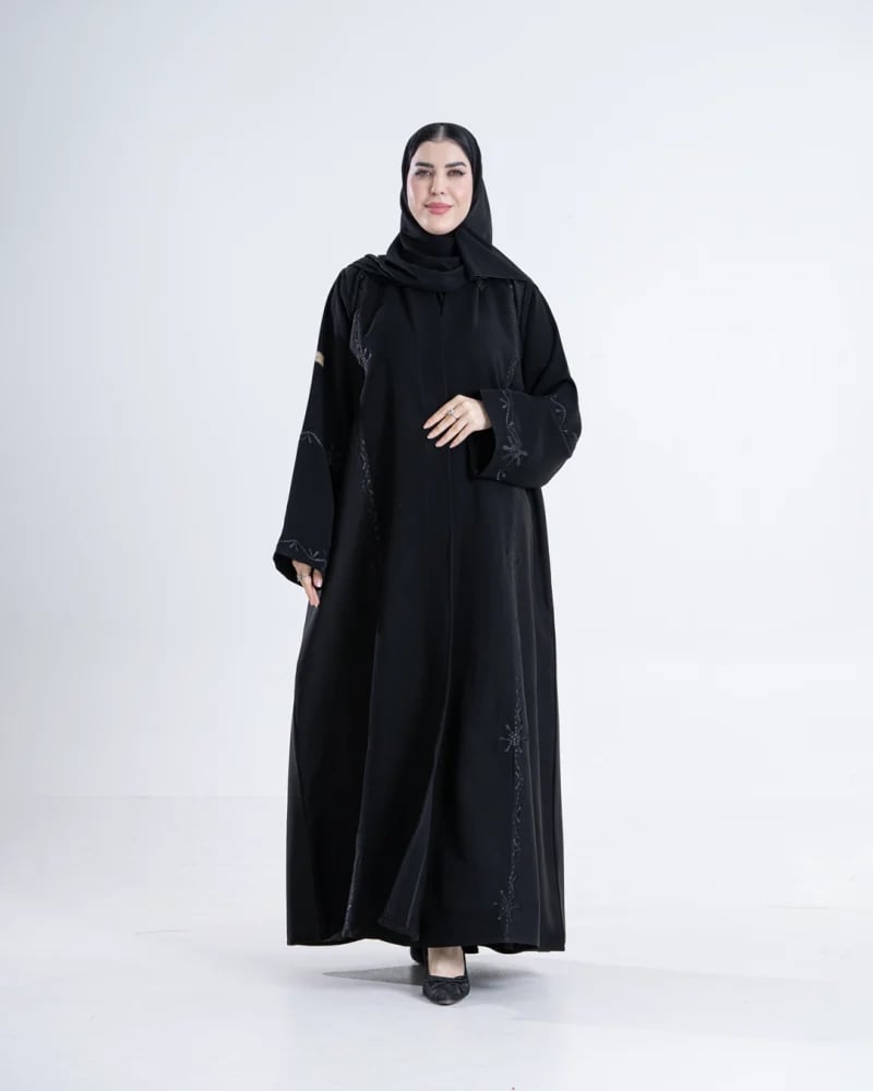 عباية رحاب بقماش كريب الفخامه مع كريب الاناقة بتطريز اسود