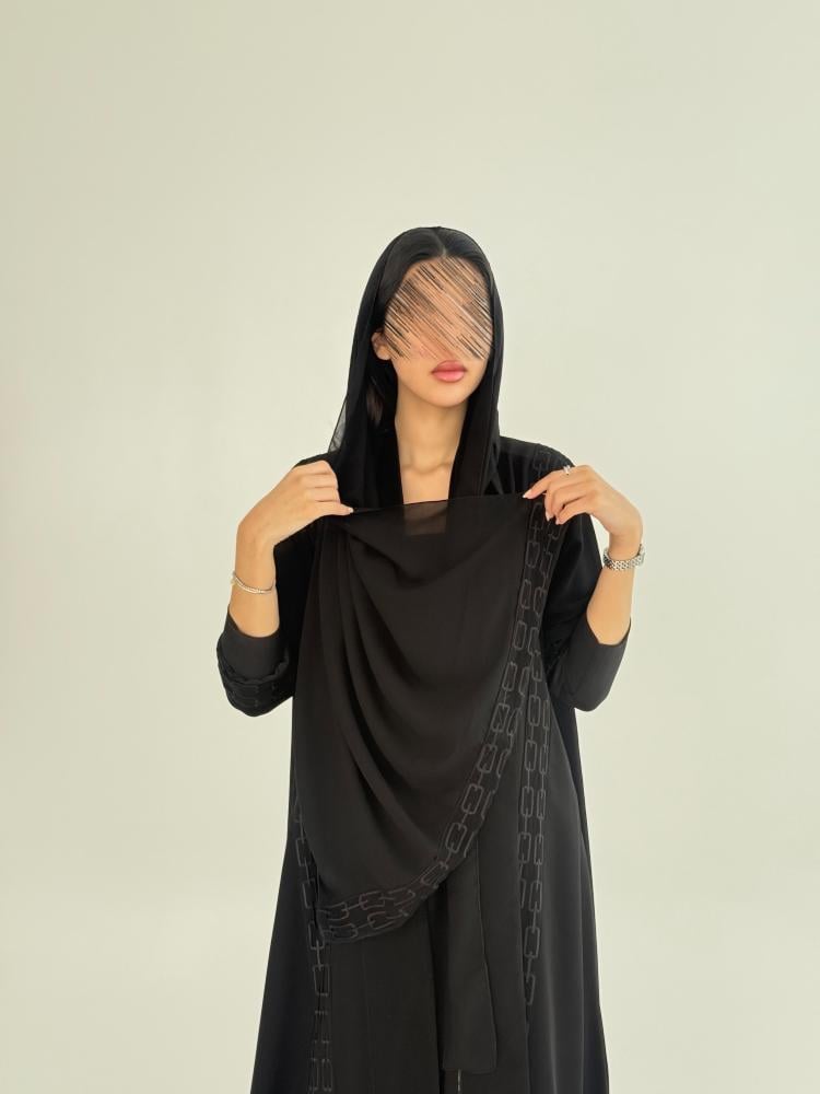 عباية عوالي بقماش كريب ملكي بتطريز انيق اسود  4
