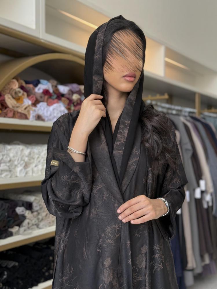 عباية سارا بقماش حرير فويل بني 2