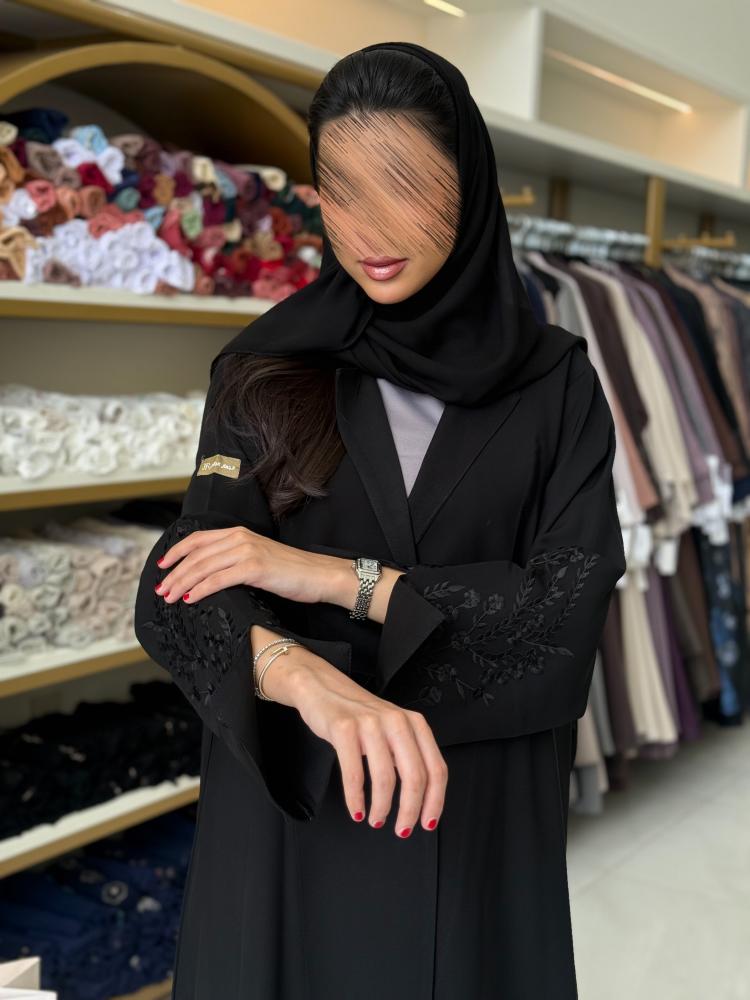 عباية رانيه بقماش انترنت تطريز ناعم بالكم  اسود