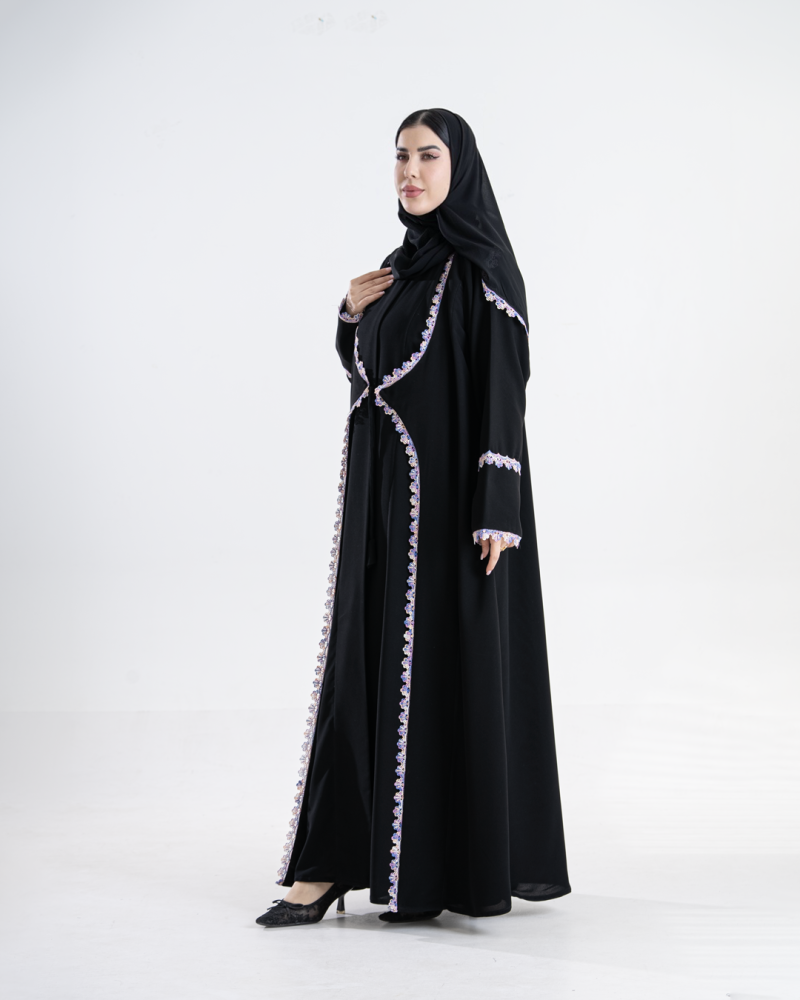 عباية ايلول بقماش كريب ملكي مزين بكلفه 3