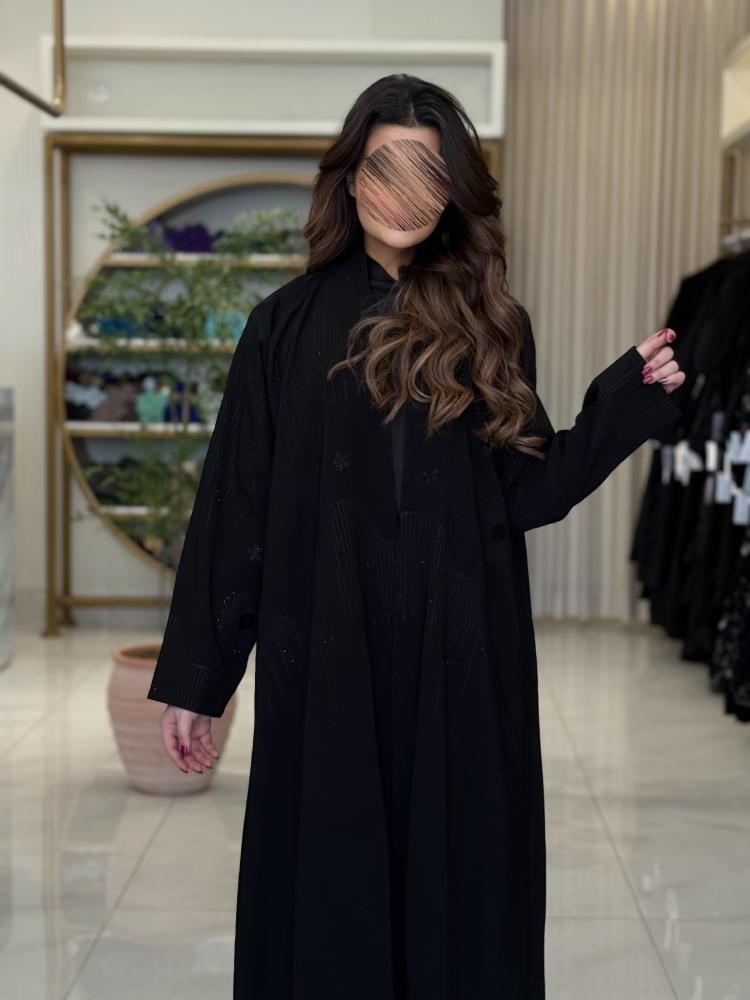 عباية طله بقماش كريب ملكي بتطريز اسود