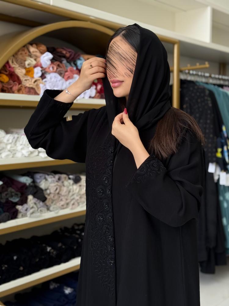 عباية توتا بقماش كريب الابداع بحياكة يدوية وشك اسود