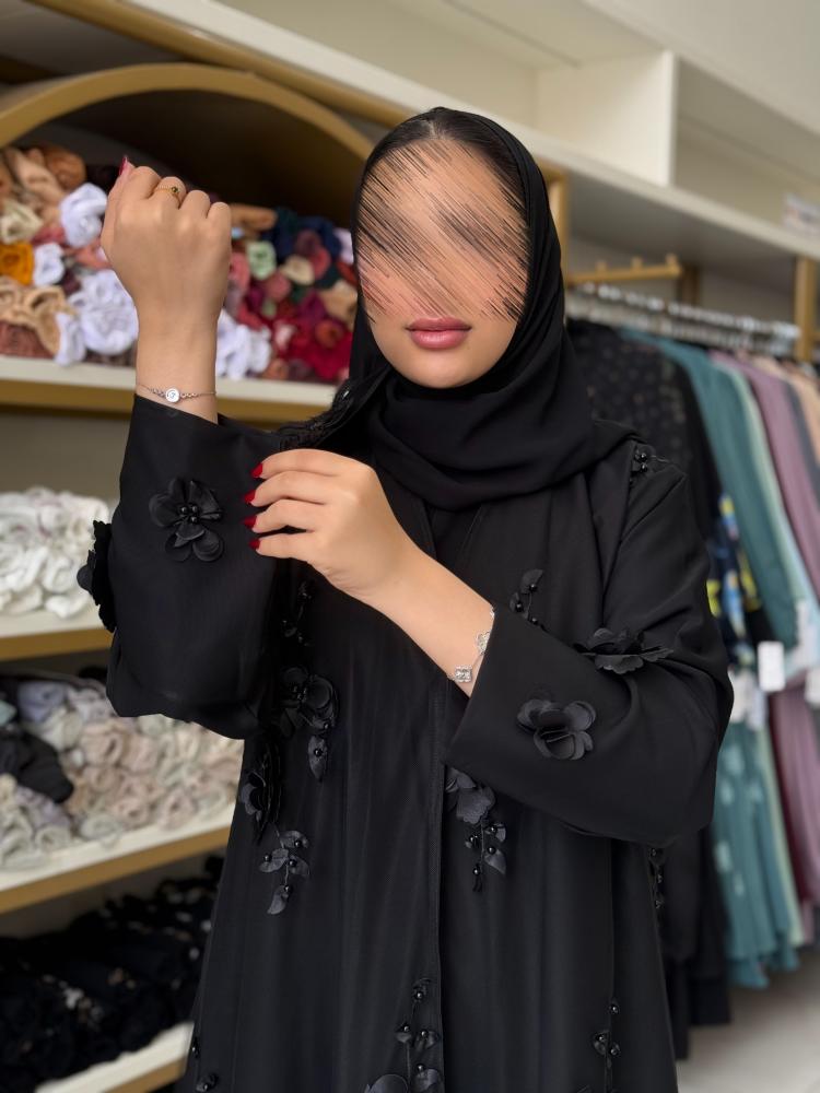 عباية الاميرة بقماش باربي مزين بدانتل ورد