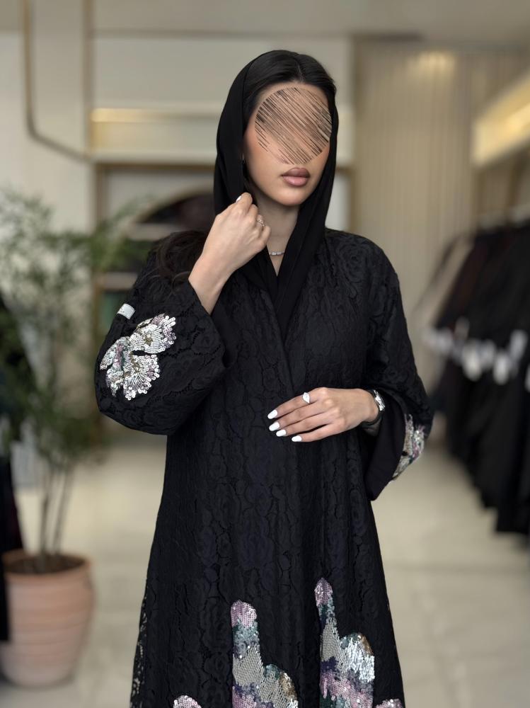 عباية فريده بقماش دانتل بشك سكري مع وردي