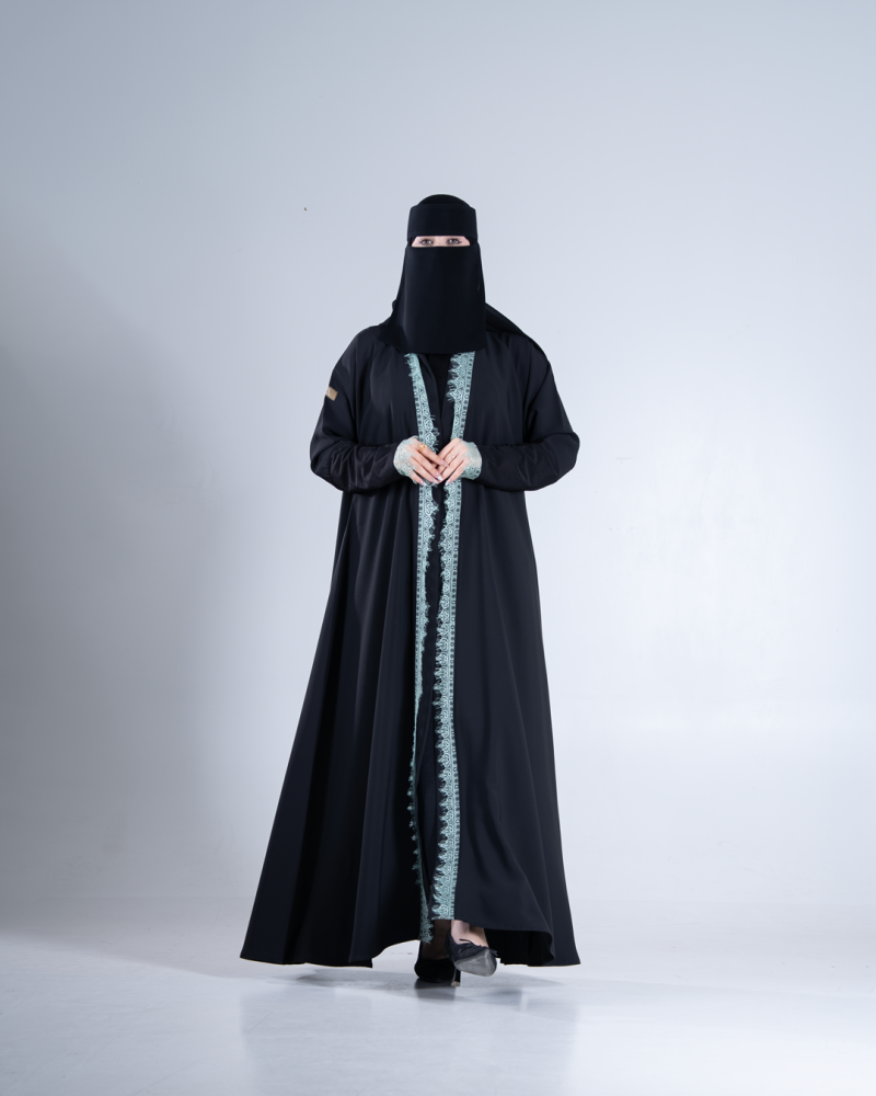 عباية ماس بقماش كرز مزين بدانتل تيفاني