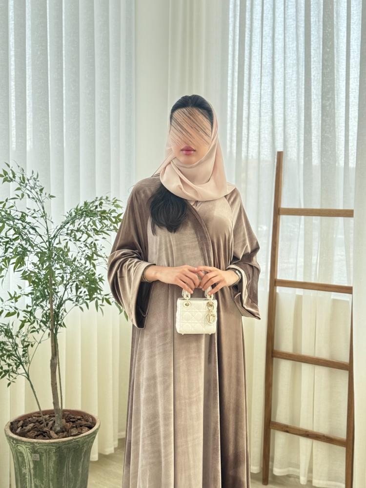عباية غدير بقماش مخمل استرتش دبل كلوش نود
