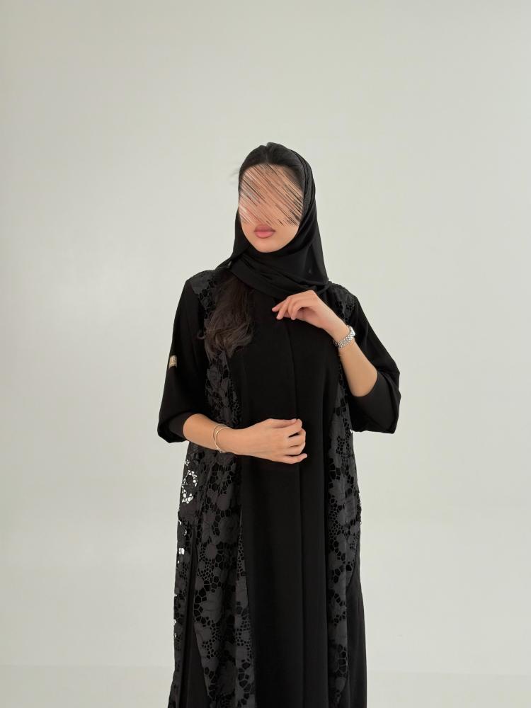 عباية داليا بقماش كريب ملكي تدخيلات جبير ملكي 1