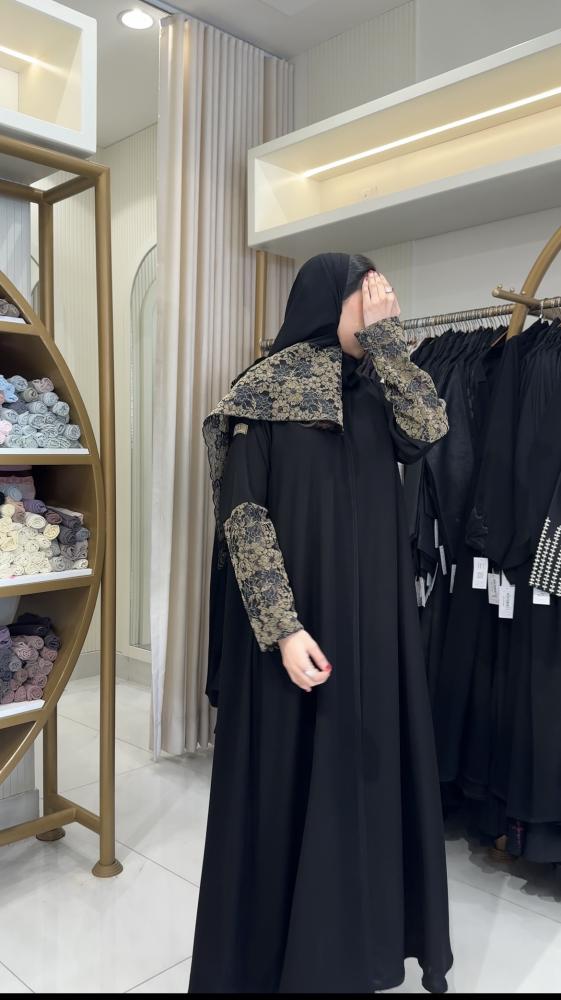 عباية علو بقماش كريب ملكي تدخيلات دانتل بيج