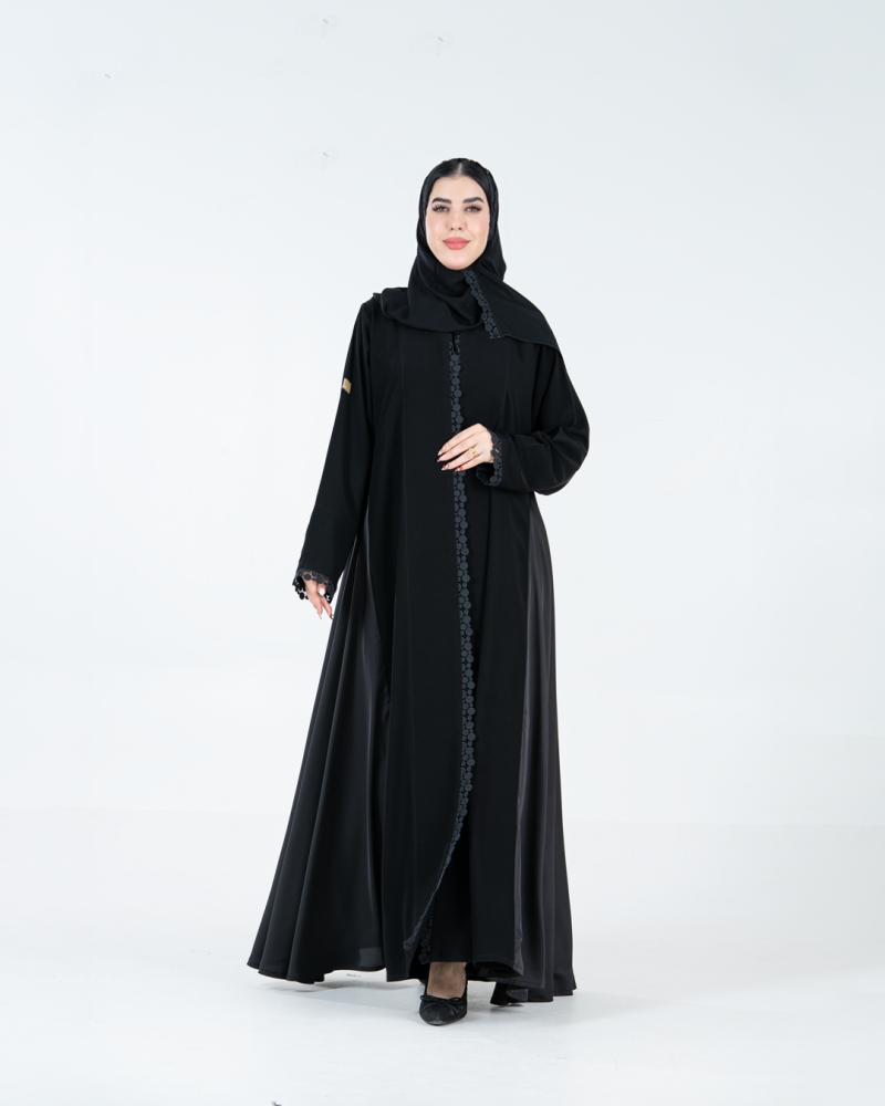 عباية شموخ بقماش كريب ملكي تدخيلات حرير اسود
