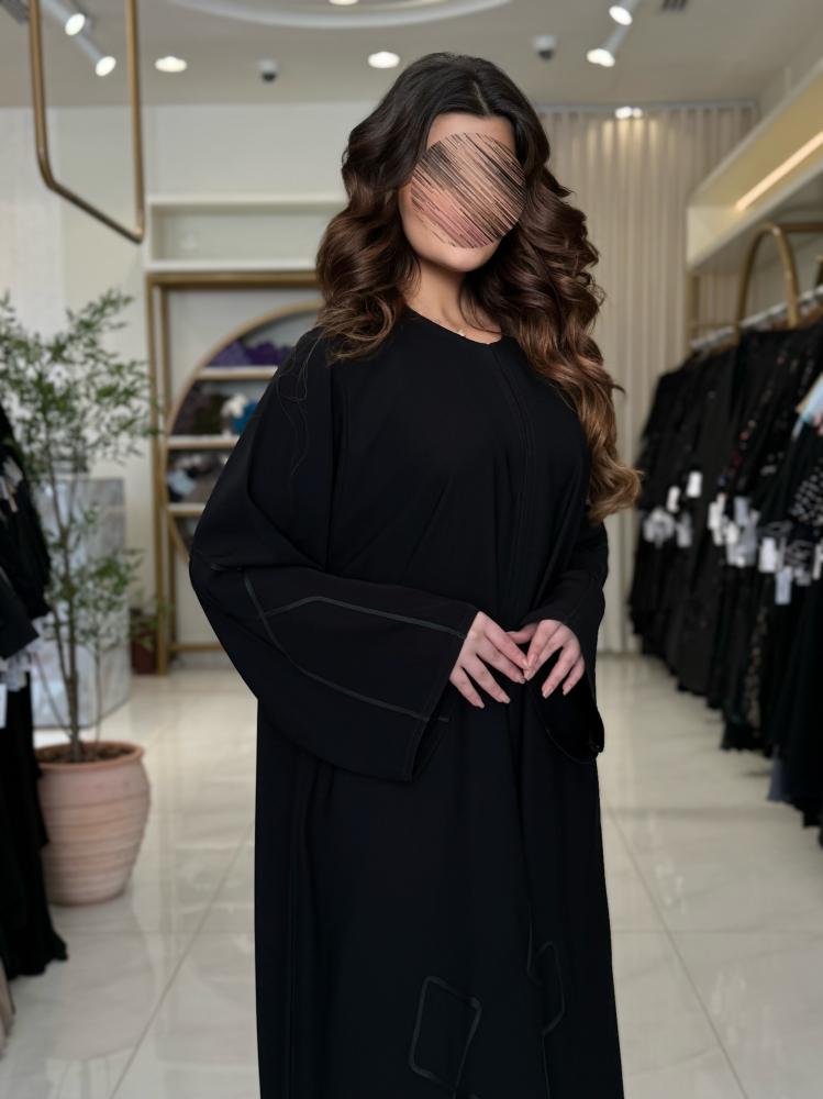 عباية امتنان - بقماش انترنت اسود بقيطان مخطط