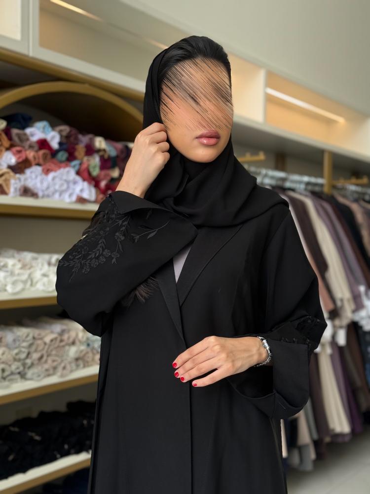 عباية رانيه بقماش انترنت تطريز ناعم بالكم  اسود