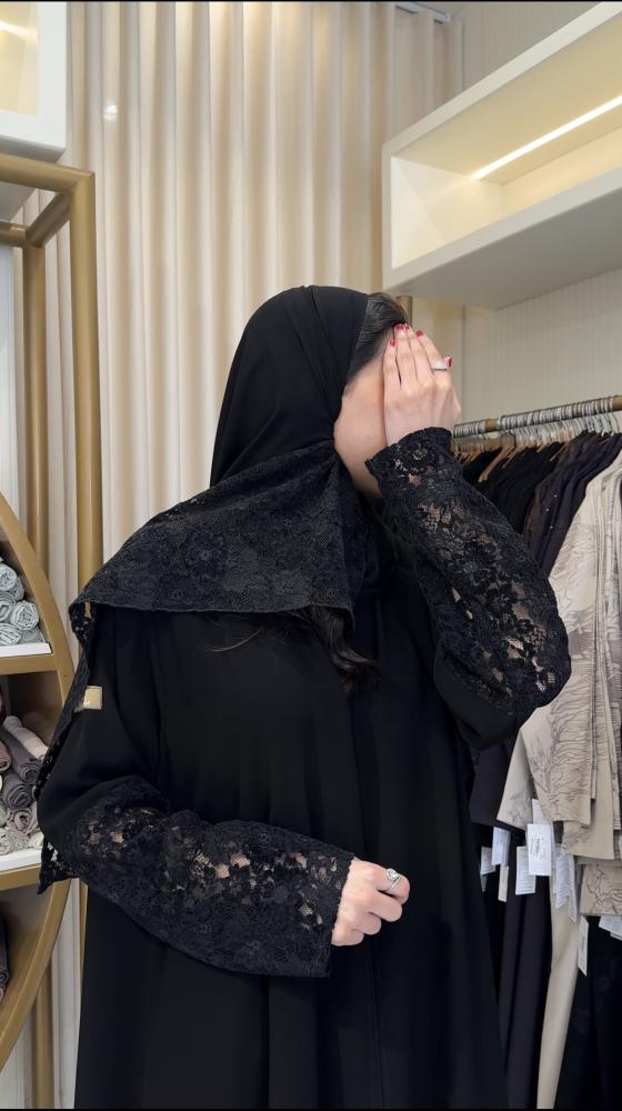 عباية علو بقماش كريب ملكي تدخيلات دانتل اسود