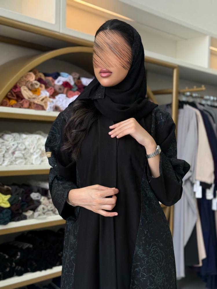 عباية اسيله بقماش كريب الاناقة تدخيلات جاكار  زيتي